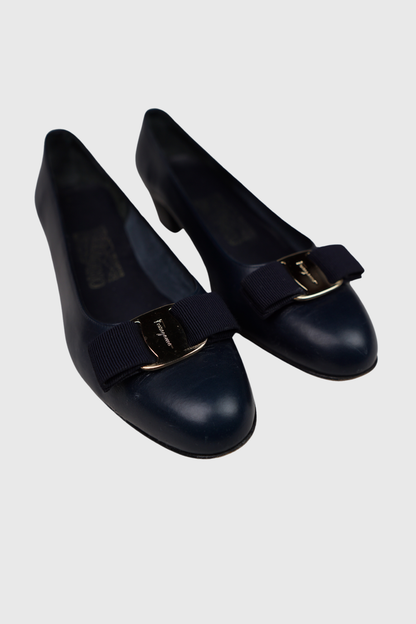 SALVATORE FERRAGAMO Vara Pumps | 38