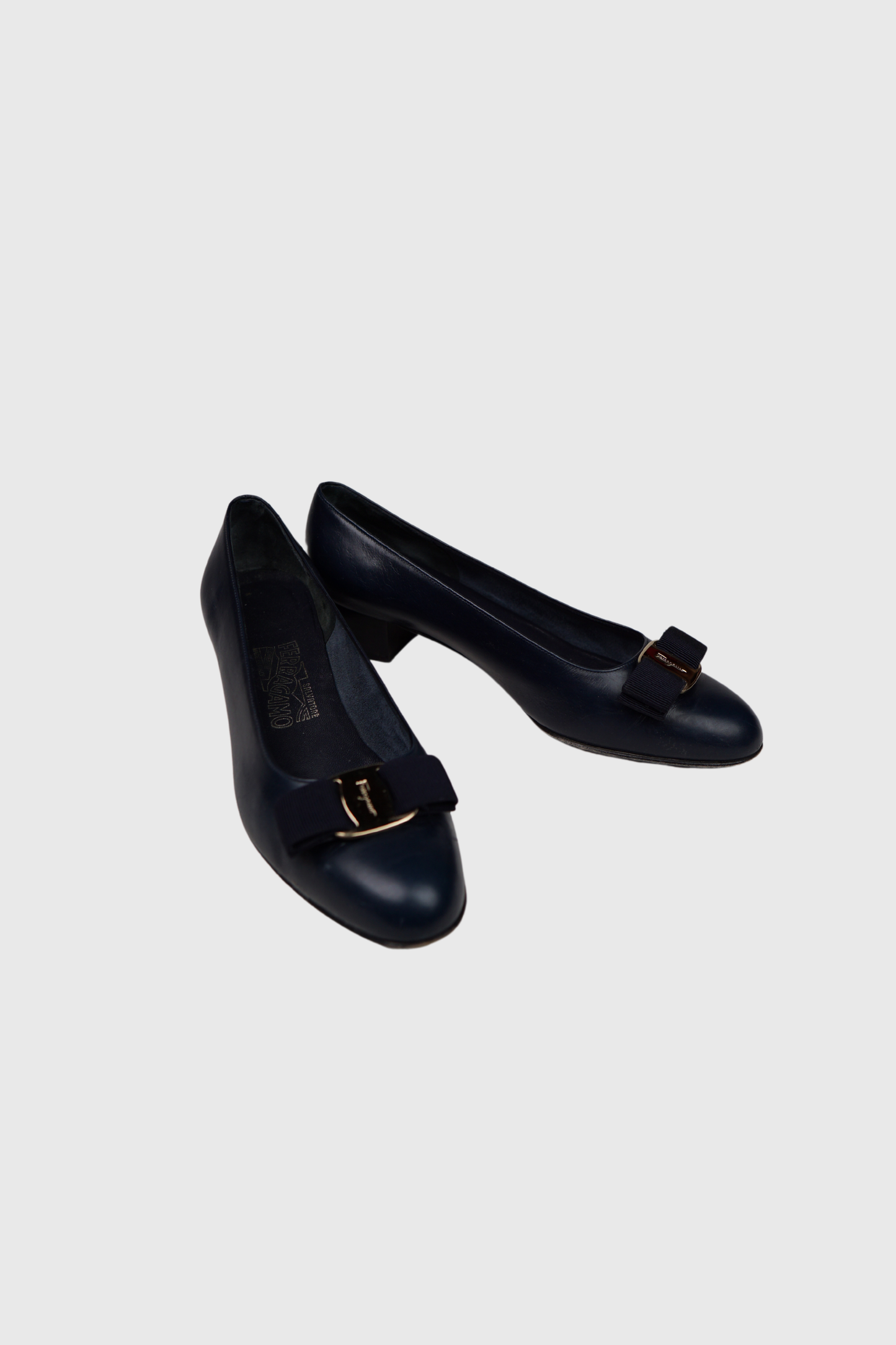 SALVATORE FERRAGAMO Vara Pumps | 38