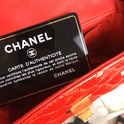 CHANEL Baguette rouge